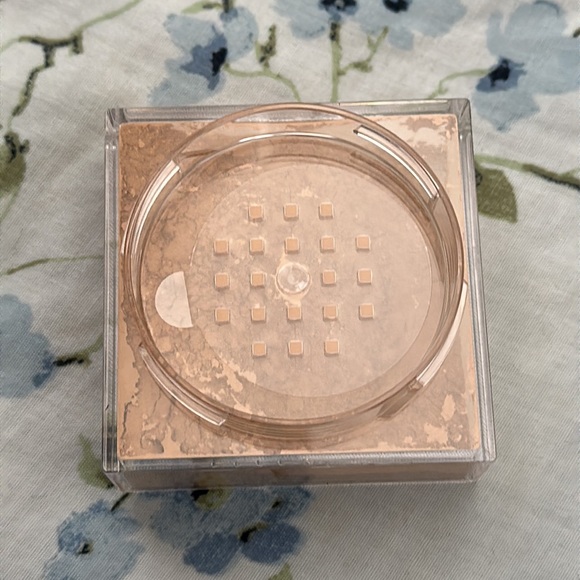Fit Me Loose Finishing Powder 0.7 OZ/20g - Picture 3 of 3